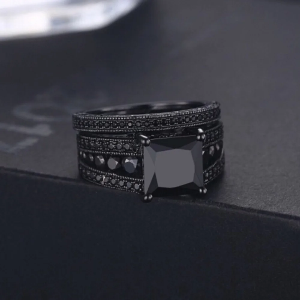 NEW 5CT Black Sapphire 18K Gold Ring - Picture 6 of 6